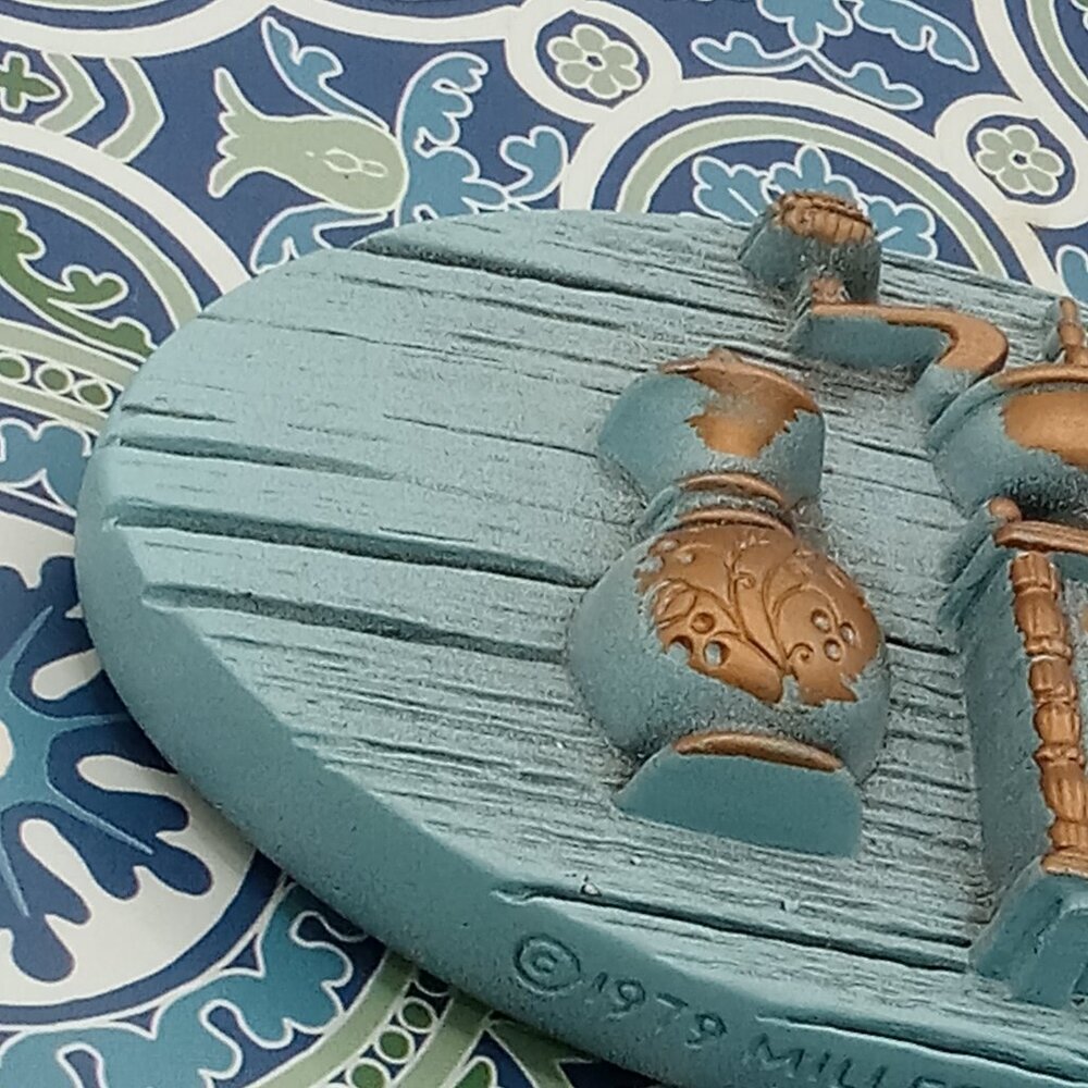 MILLER STUDIO '79 BLUE Oval Chalkware One Kitchen Plaque Coffee Grinder 5.25" - Picture 3 of 11